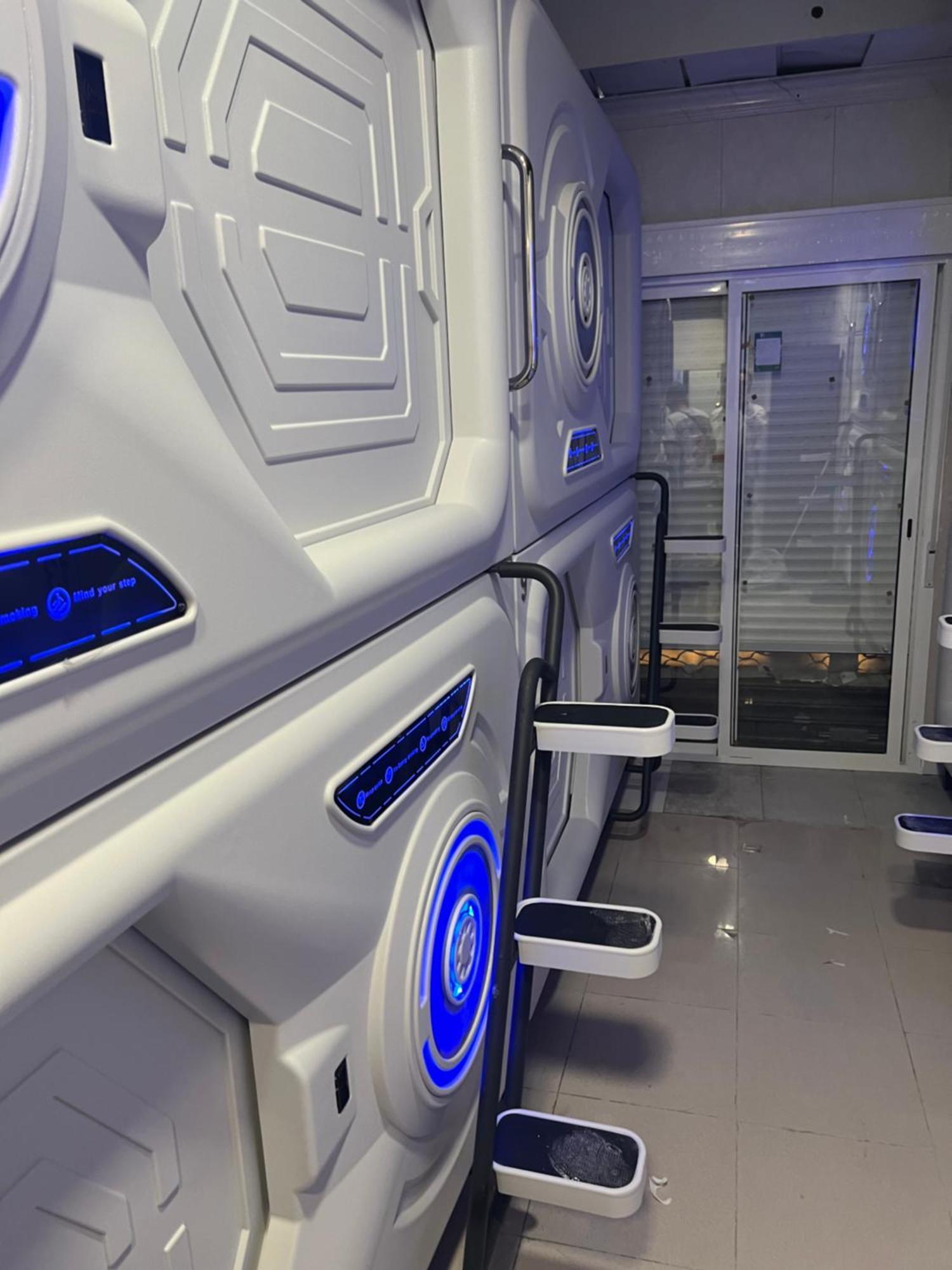 Air Hostel Capsules Airport Gavà Exteriör bild