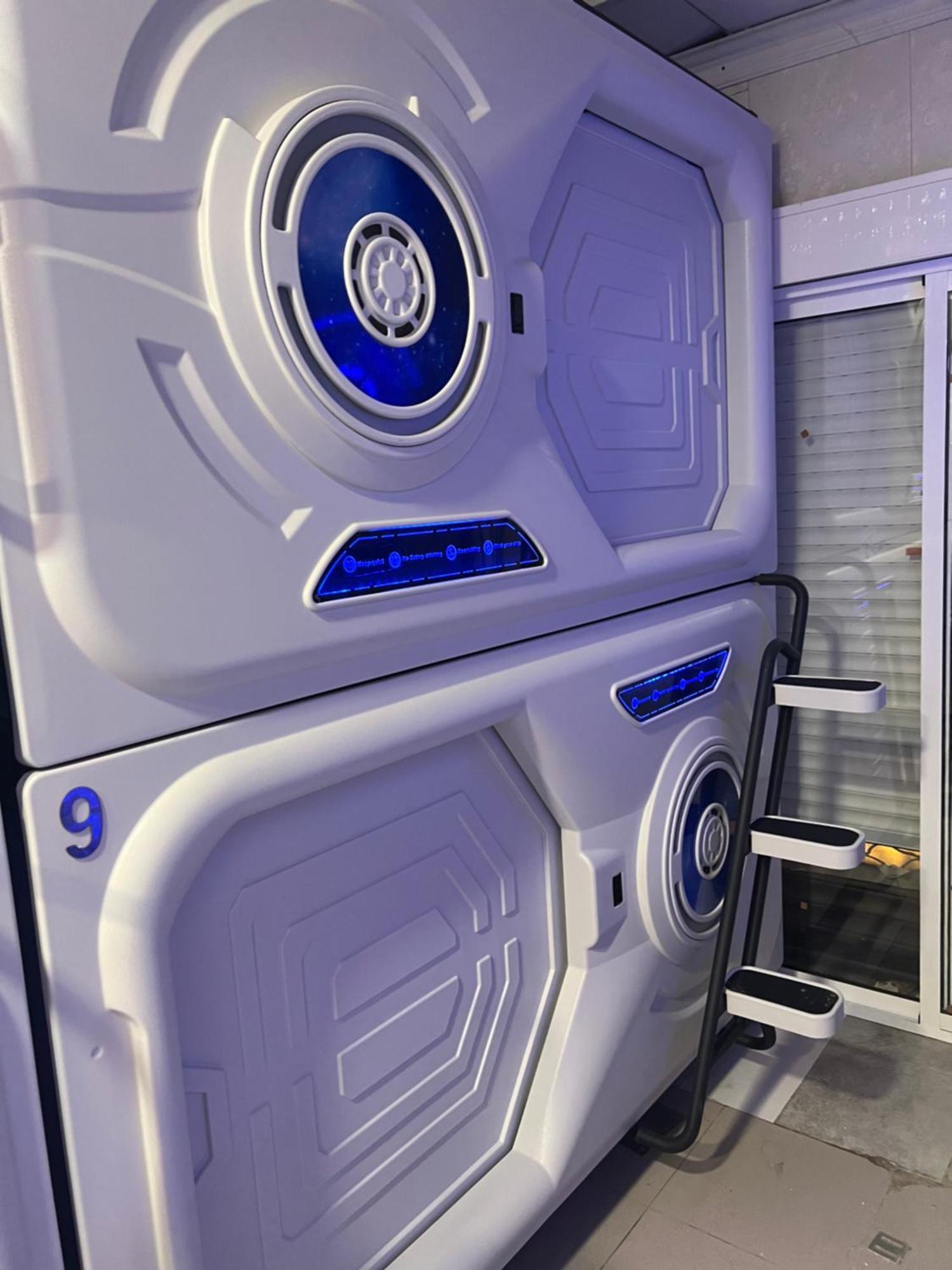 Air Hostel Capsules Airport Gavà Exteriör bild